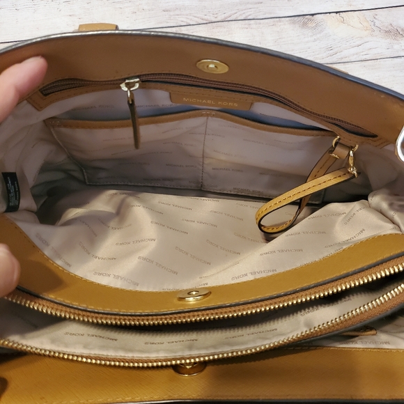 Michael Kors Signature Savannah Large Satchel - Picture 11 of 12